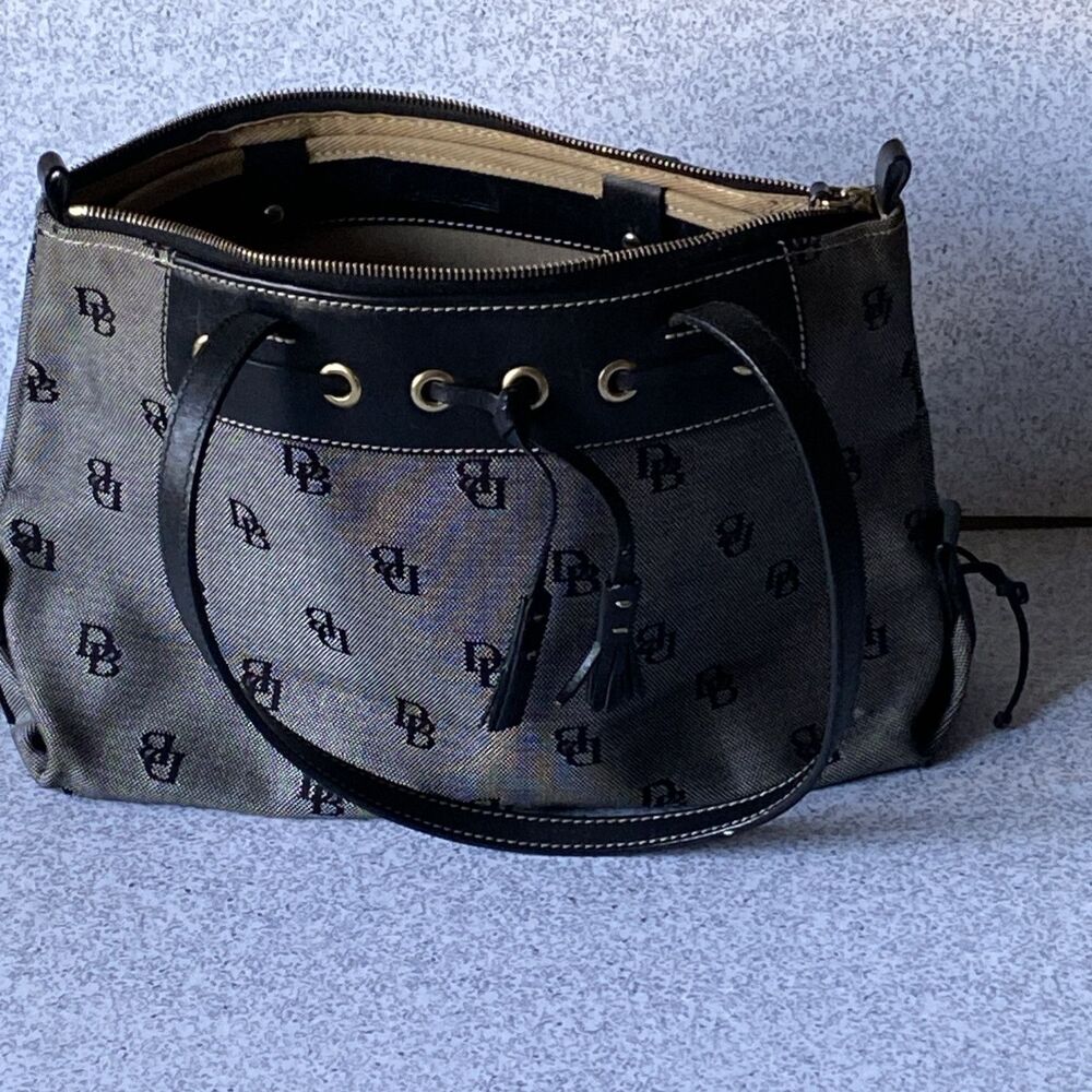 Dooney And Burk Signature Shoulder Bag Black